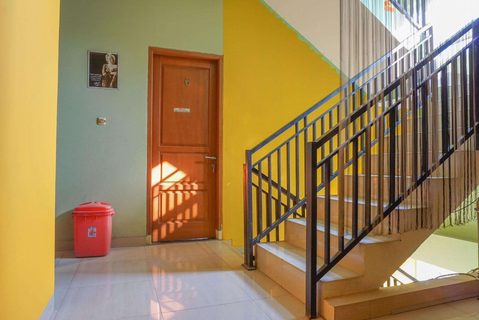 Reddoorz Near Kemang Square Hotel Jakarta Kültér fotó